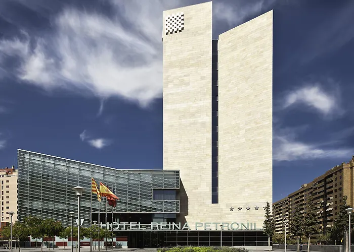 Hotel de 5 estrellas: Hotel Reina Petronila